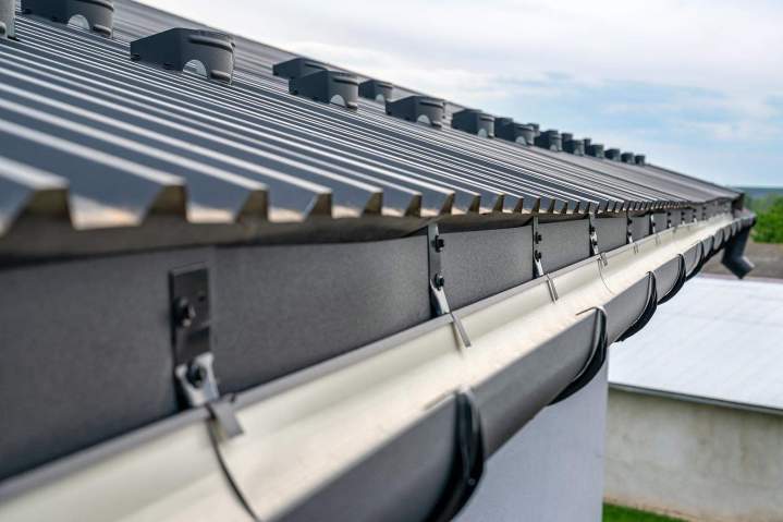 Pose de gouttières en zinc Gravelines
